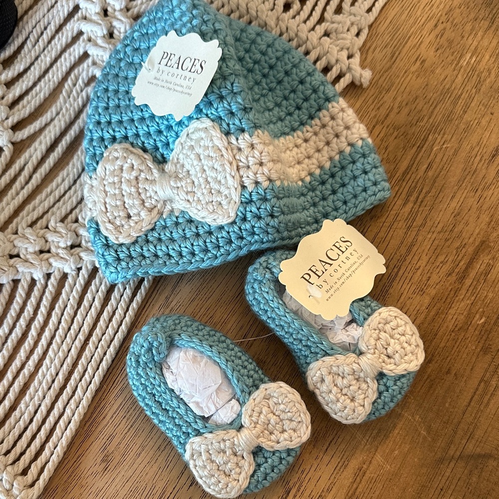 Peaces by Courtney Baby Blue and Cream Crochet cap and bootie shoe set 3-6 mo